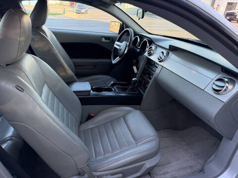 2005 Ford Mustang GT Deluxe
