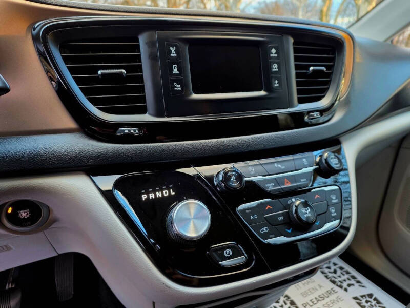 2017 Chrysler Pacifica LX