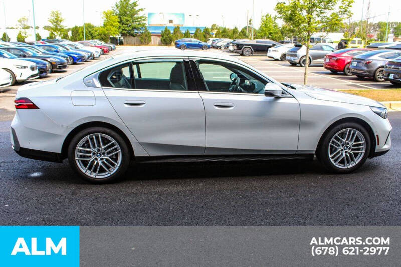 2025 BMW 5 Series 530i