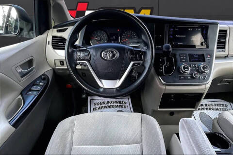 2017 Toyota Sienna LE 8-Passenger