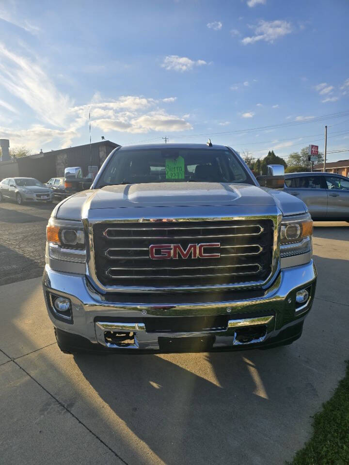 Silver 2017 GMC Sierra 2500HD SLT 4x4 SLT 4dr Crew Cab SB 2