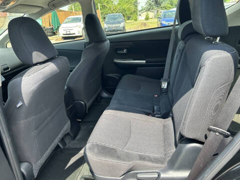2015 Toyota Prius v Three