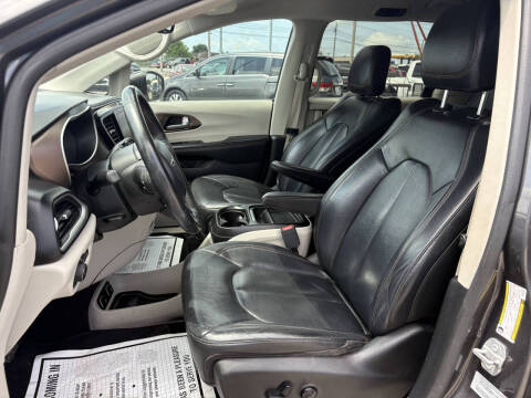 2017 Chrysler Pacifica Touring-L