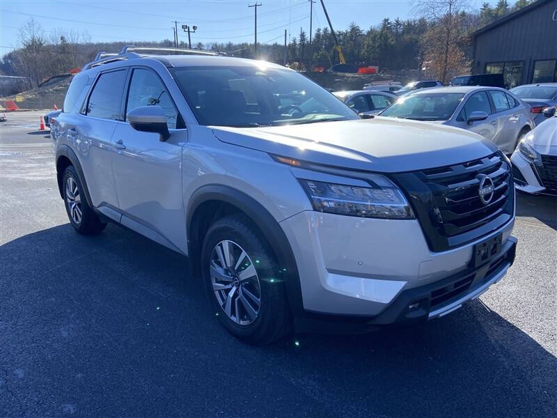 2023 Nissan Pathfinder SL