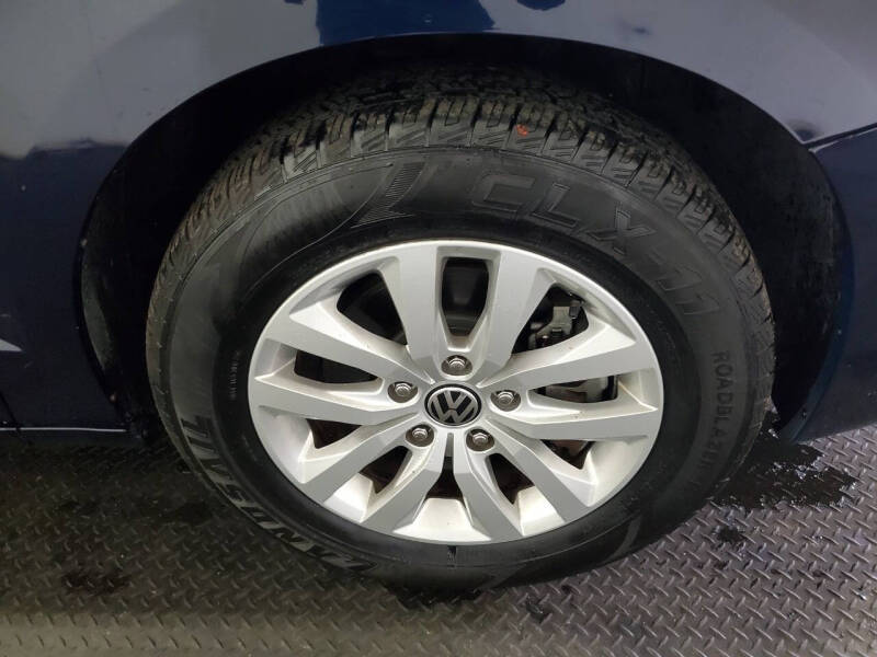 2014 Volkswagen Routan SE