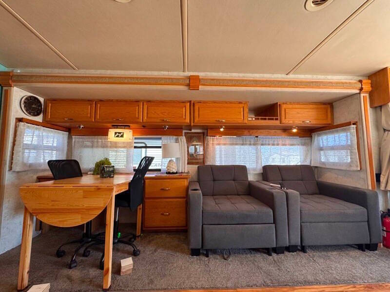2004 Freightliner XC Chassis