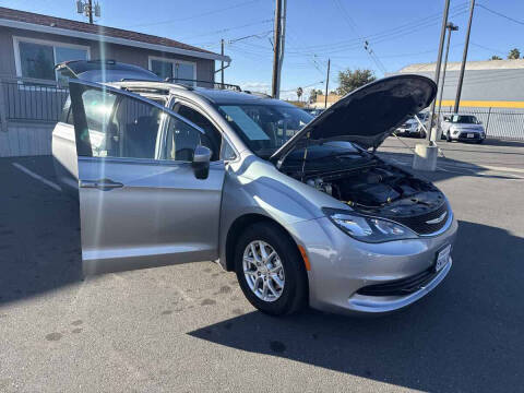2020 Chrysler Voyager LXi