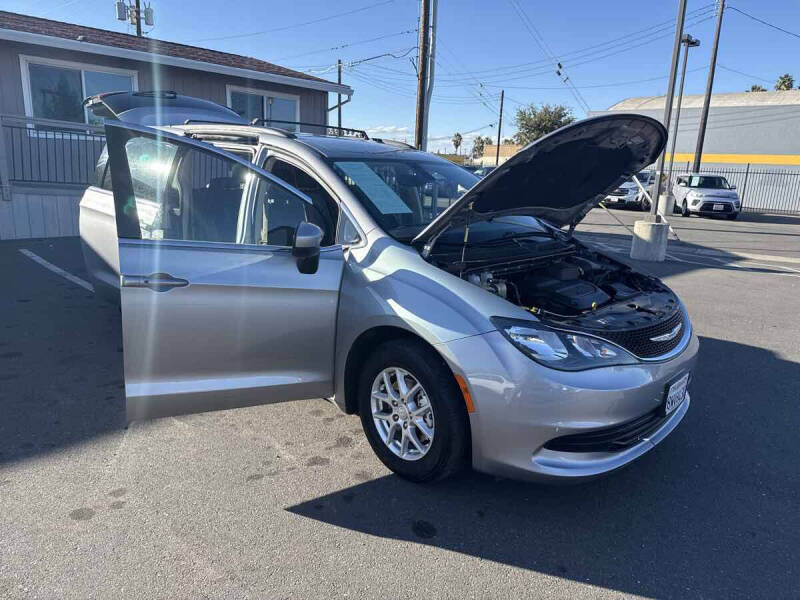 2020 Chrysler Voyager LXi