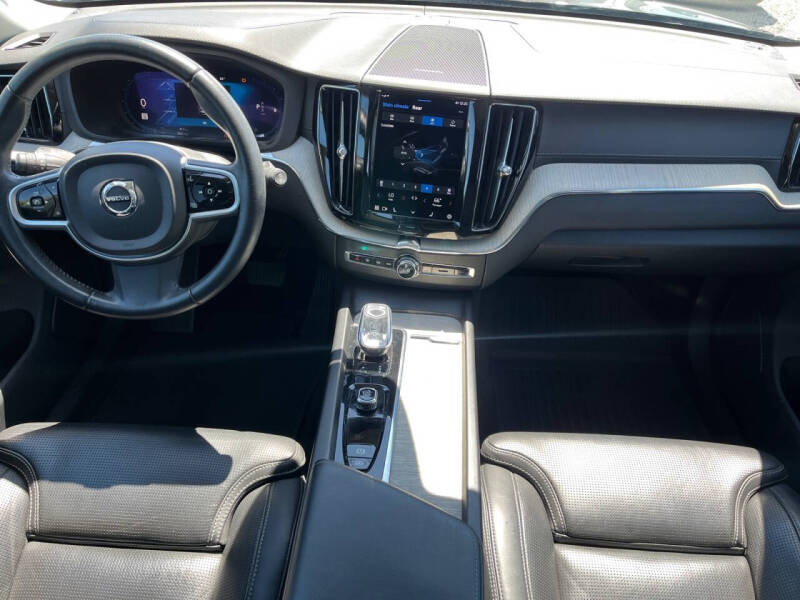 2022 Volvo XC60 B5 Inscription