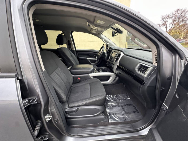 2017 Nissan Titan SV