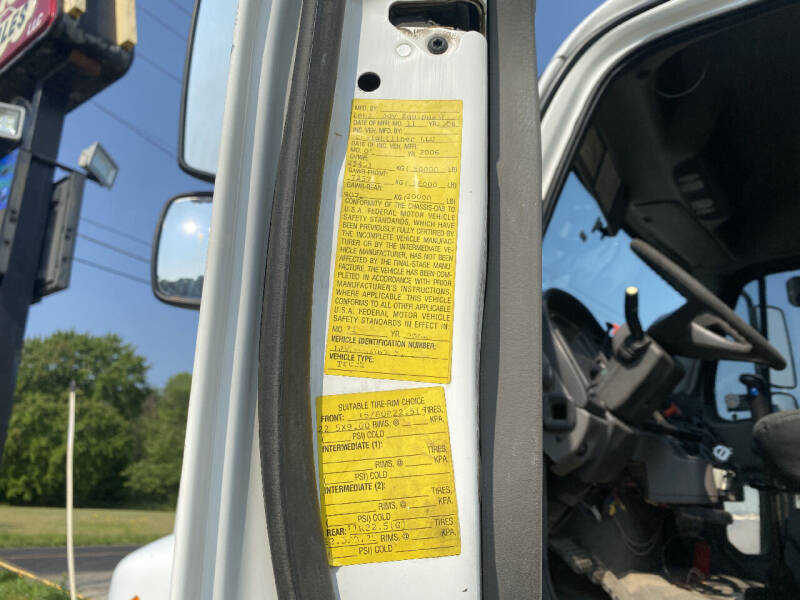 2007 Freightliner M2 106