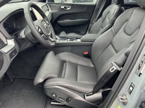 2026 Volvo XC60 B5 Ultra Black Edition