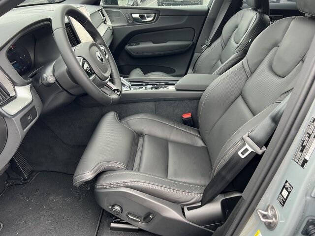 2026 Volvo XC60 B5 Ultra Black Edition