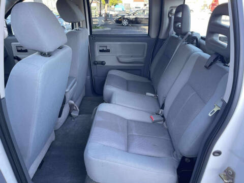 2005 Dodge Dakota ST