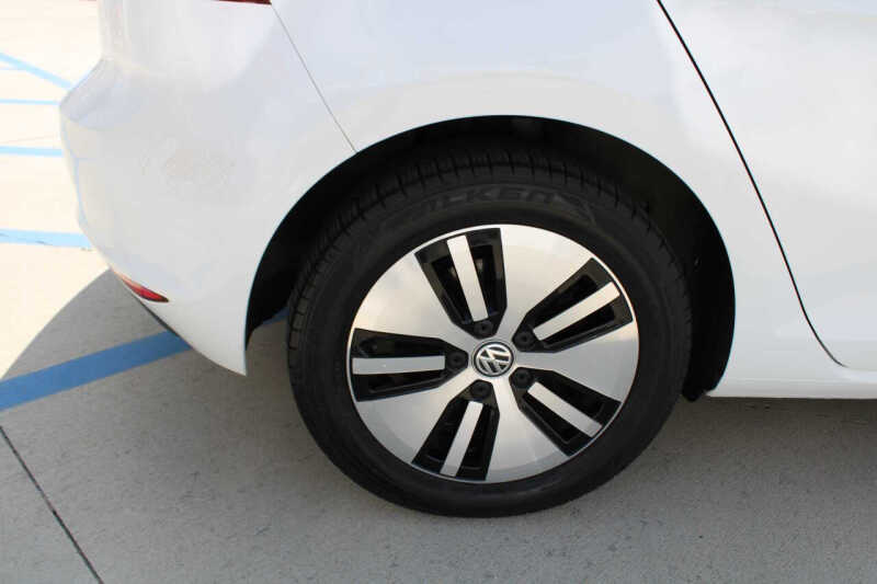 2016 Volkswagen e-Golf SE