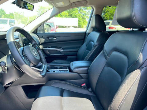 2025 Nissan Pathfinder SL