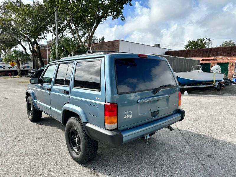 1999 Jeep Cherokee SPORT photo 12