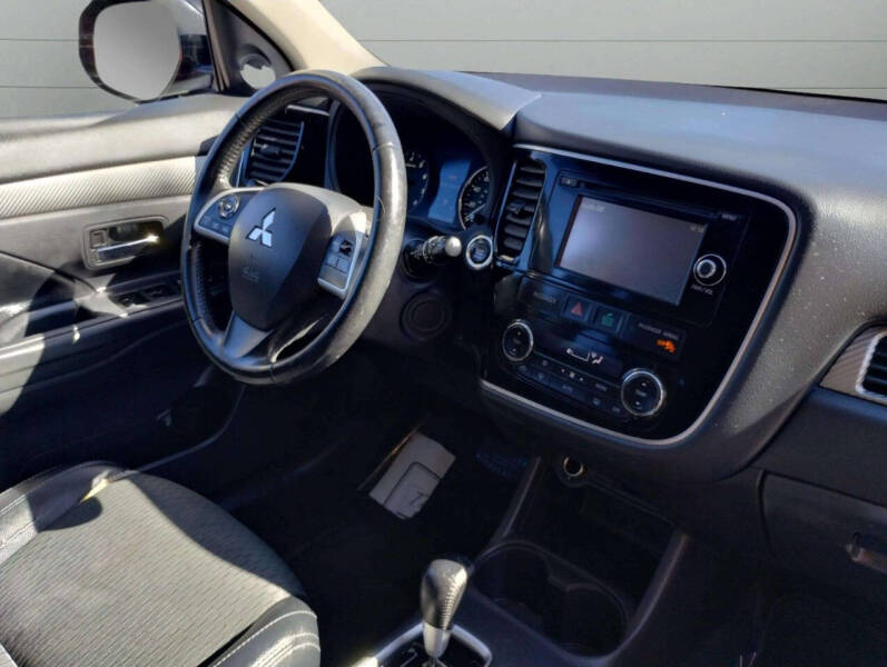 2015 Mitsubishi Outlander SE