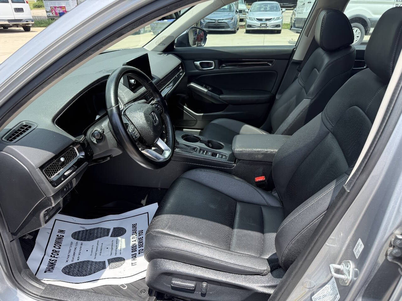 View vehicle photo 7