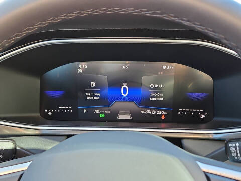 2026 Volkswagen Taos SE Black