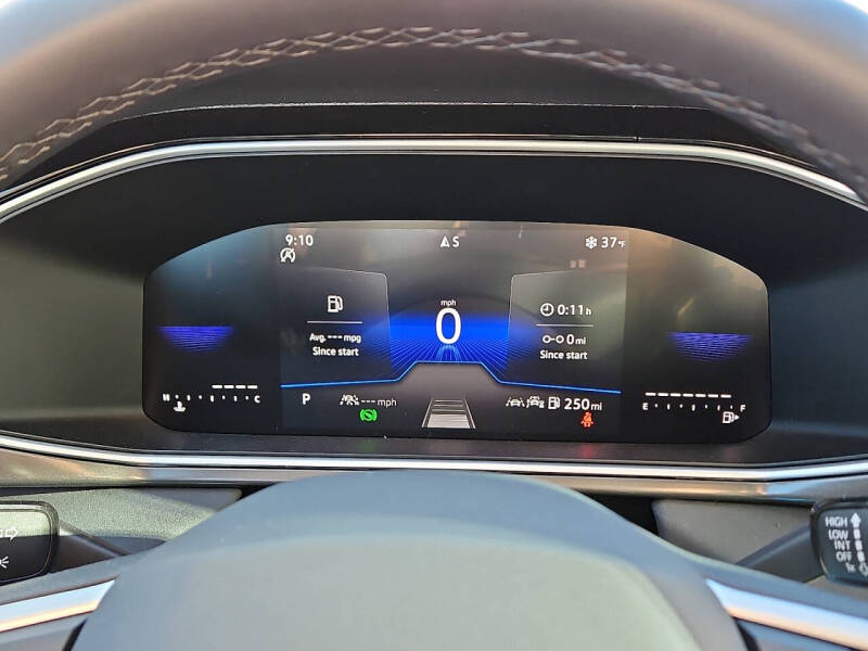 2026 Volkswagen Taos SE Black