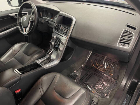 2017 Volvo XC60 T5 Dynamic
