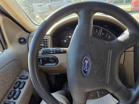 2004 Ford Explorer XLS