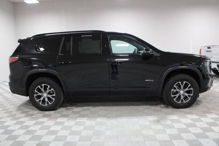 2024 GMC Acadia AT4