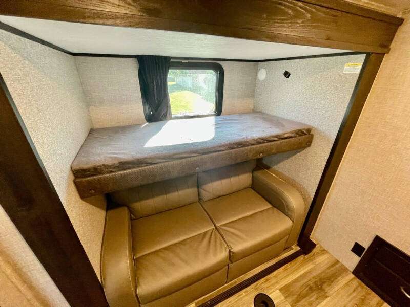 2022 Jayco North Point 377RLBH