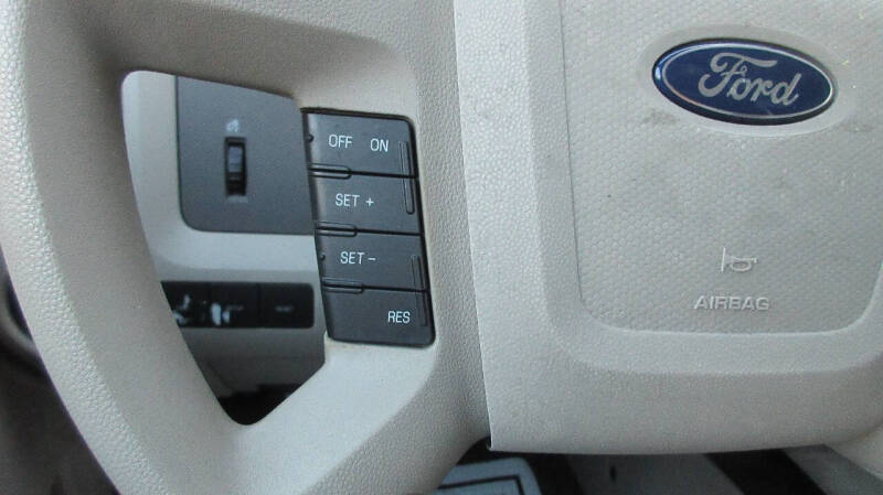 2011 Ford Escape XLS photo 29