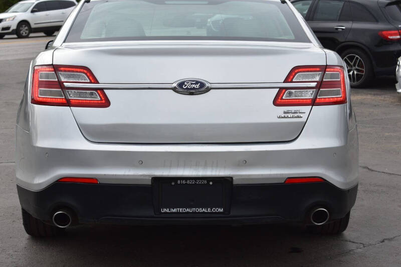 2015 Ford Taurus SEL