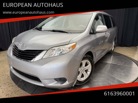 2011 Toyota Sienna LE 7-Passenger Auto Access Seat