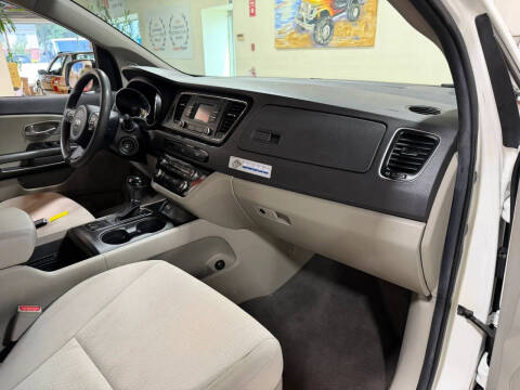 2016 Kia Sedona LX