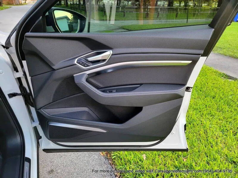 2021 Audi e-tron quattro Premium Plus