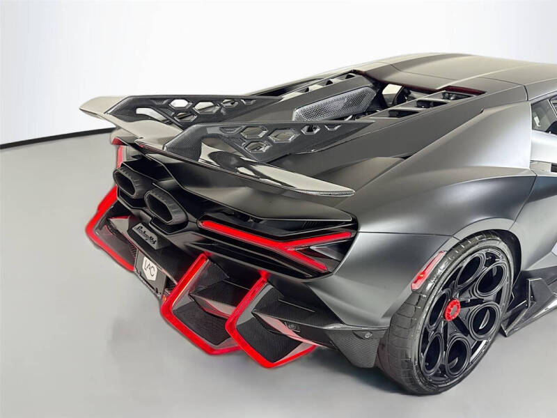 2024 Lamborghini Revuelto