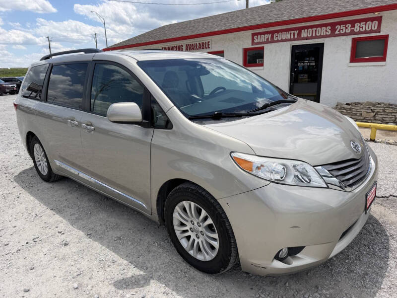 2017 Toyota Sienna XLE 7-Passenger Auto Access Seat