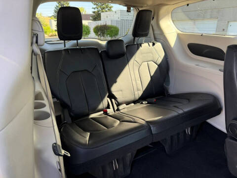 2022 Chrysler Pacifica Touring L