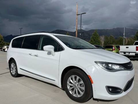 2017 Chrysler Pacifica for sale at Shamrock Group LLC #1 in Pleasant Grove UT