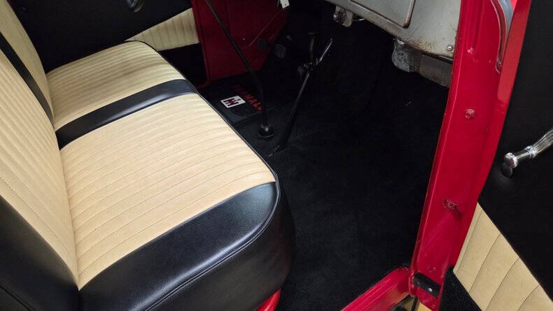 1953 International L-120 Series