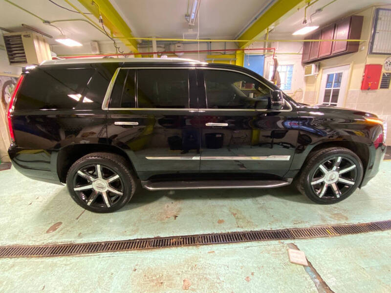 2016 Cadillac Escalade Luxury Collection