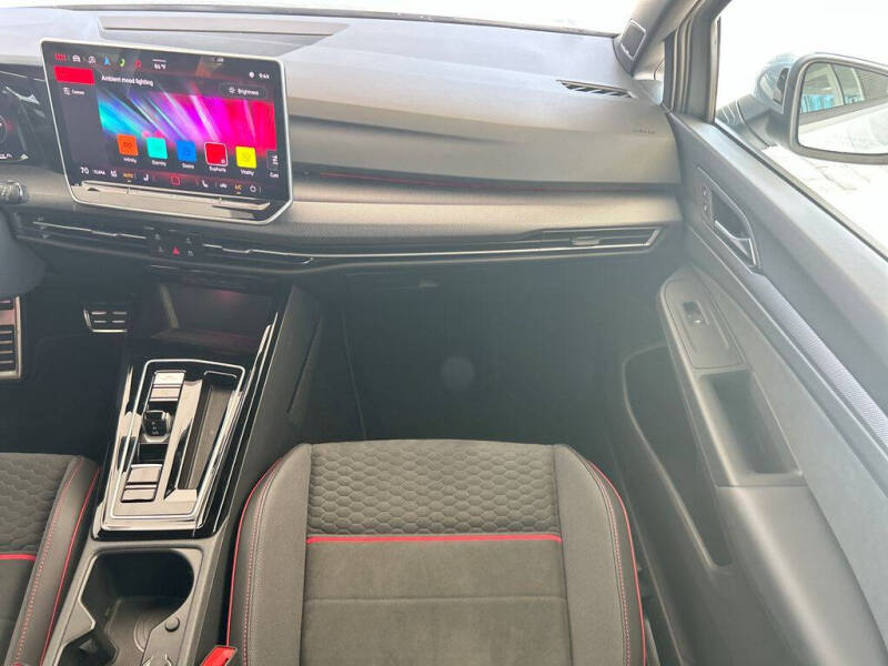 2025 Volkswagen Golf GTI SE