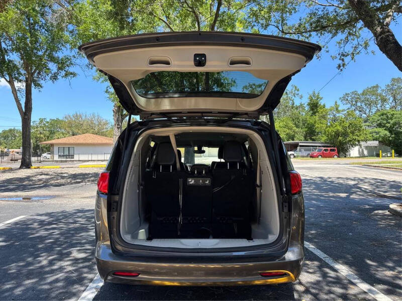 2020 Chrysler Voyager LXi