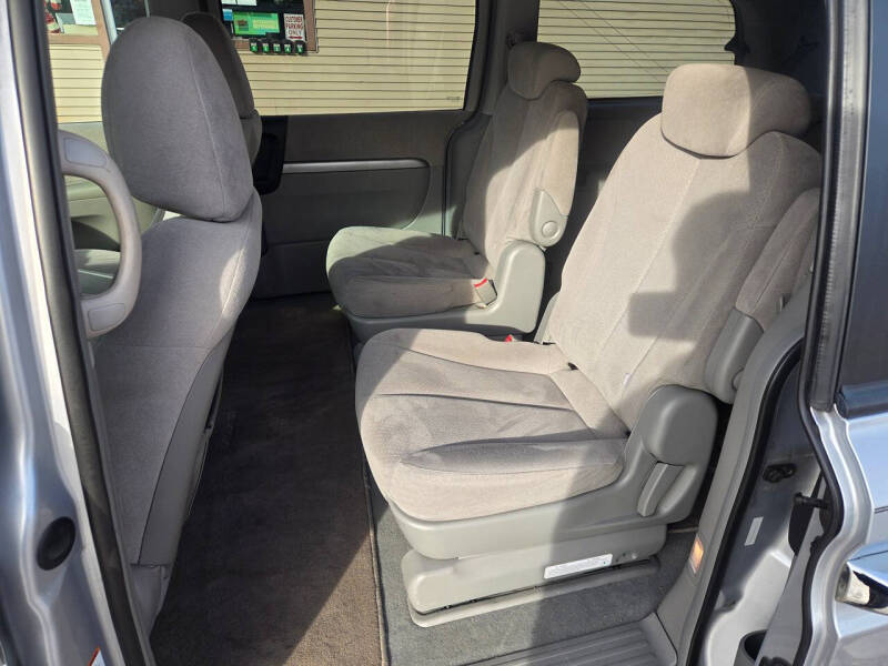 2007 Hyundai Entourage GLS