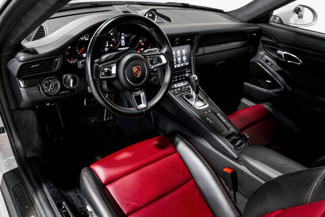 2018 Porsche 911 Carrera GTS