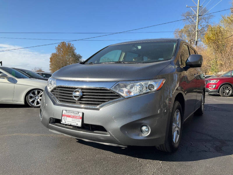 2017 Nissan Quest SV's photo