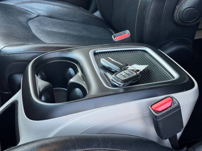 2017 Chrysler Pacifica Touring-L Plus