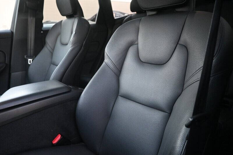 2020 Volvo XC60 T5 Momentum