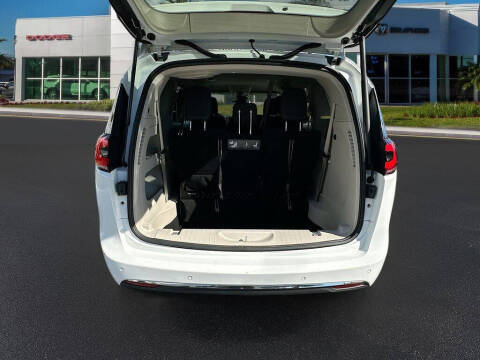 2021 Chrysler Pacifica Touring L