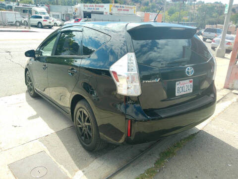 2014 Toyota Prius v Three