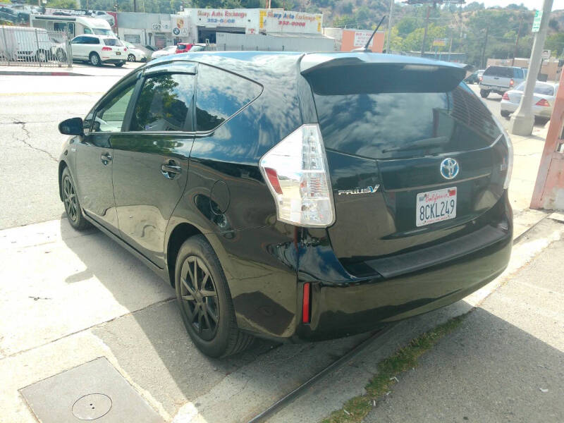 2014 Toyota Prius v Three